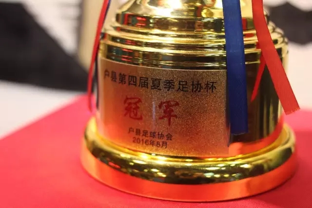 绝境中的郑钦文：冲击中网四强，武网资格岌岌可危
